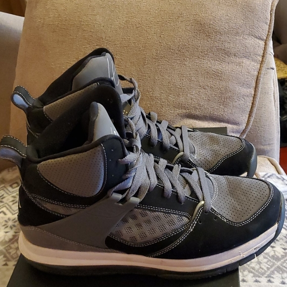 Jordan Air lightly worn like new - Picture 2 of 8